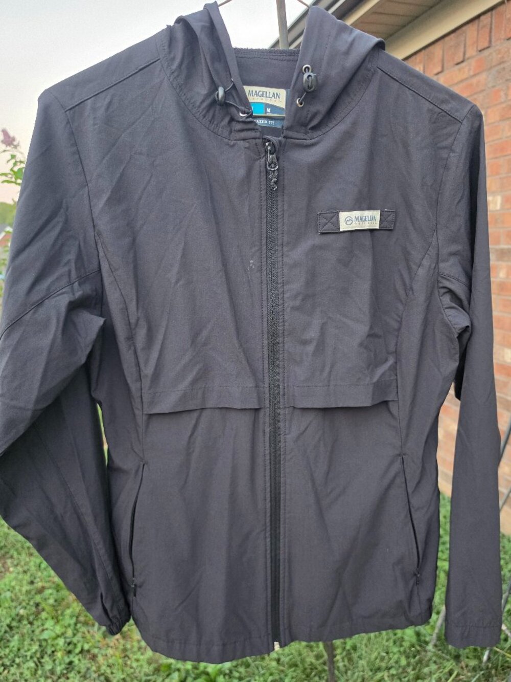 Unisex Magellan outdoors relaxed fit Med Wtr repell blk158358 LS hooded jacket